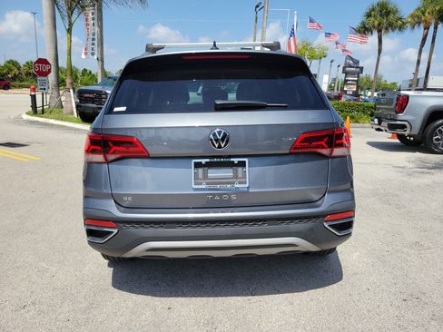 Used 2022 Volkswagen Taos SE FWD image 6
