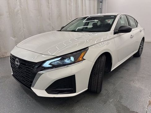 Used 2025 Nissan Altima 2.5 SV FWD image 5