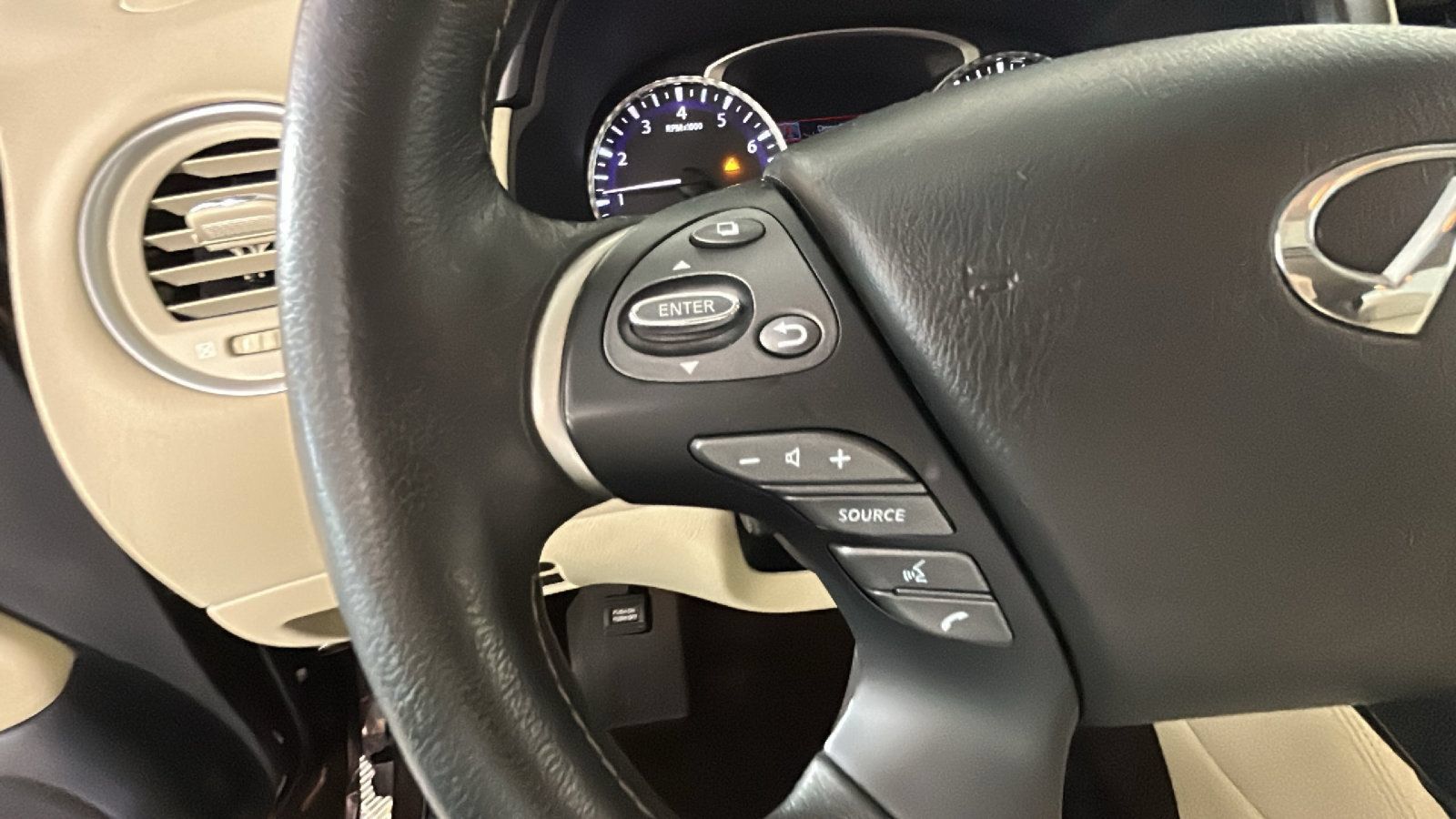 Used 2019 INFINITI QX60 Pure AWD/4WD image 16