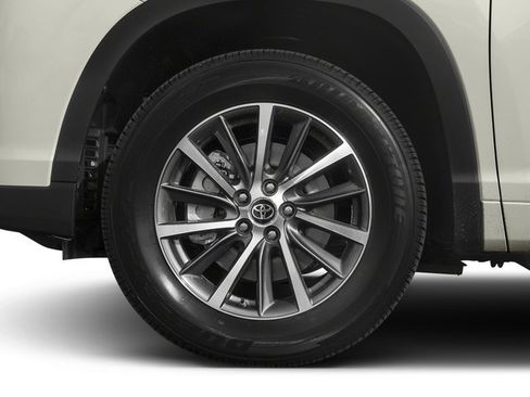 Used 2017 Toyota Highlander XLE AWD/4WD image 11