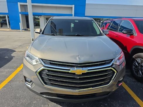 Used 2018 Chevrolet Traverse LT FWD image 2