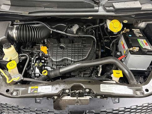 Used 2017 Dodge Grand Caravan SE FWD image 29