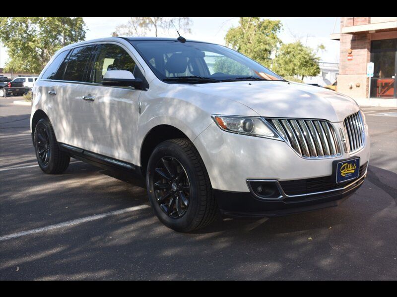 Used 2013 Lincoln MKX AWD image 2