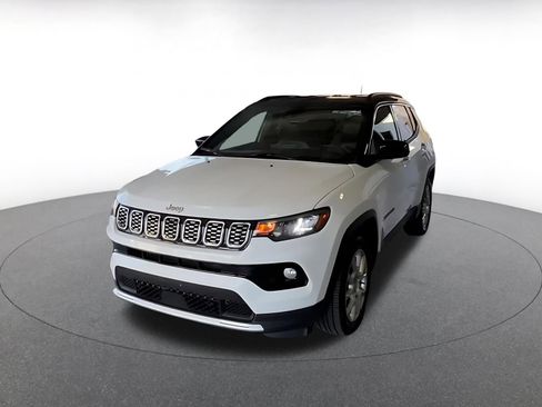 Used 2025 Jeep Compass Limited image 9