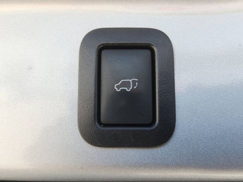 Used 2017 Toyota Highlander Limited AWD/4WD image 25