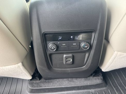 Used 2022 Buick Enclave Essence w/ Experience Buick Package FWD image 8