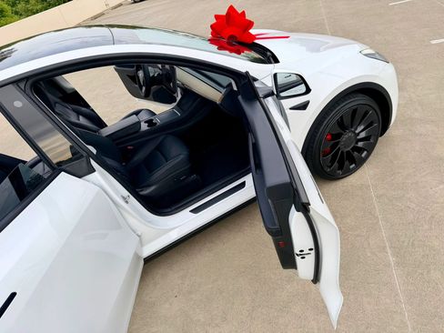 Used 2022 Tesla Model Y Performance AWD/4WD image 37