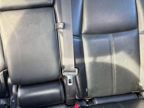 Used 2020 Nissan Pathfinder Platinum image 30