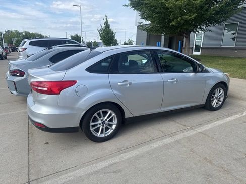 Used 2015 Ford Focus SE FWD image 4
