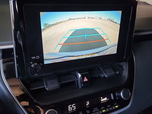 Used 2025 Toyota Corolla LE image 18