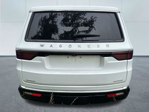 Used 2023 Jeep Wagoneer Series II AWD/4WD image 3