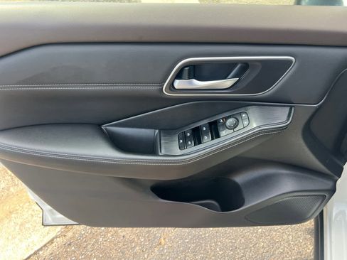 Certified 2021 Nissan Rogue SV w/ Premium Package FWD image 20