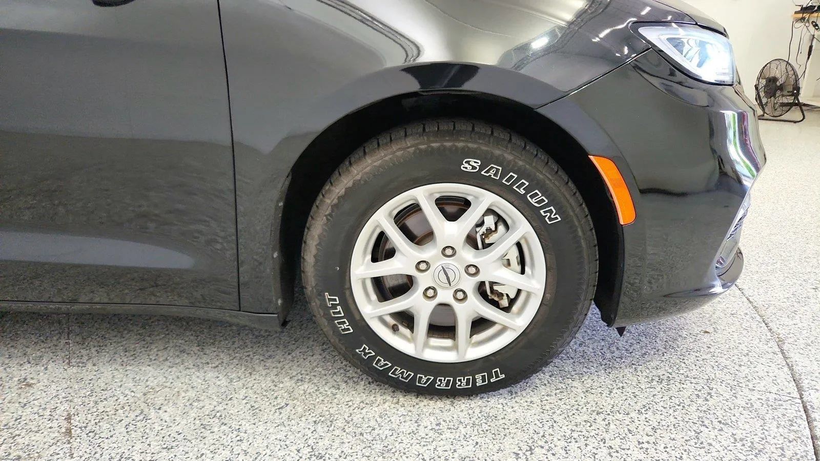 Used 2023 Chrysler Pacifica Touring-L FWD image 34