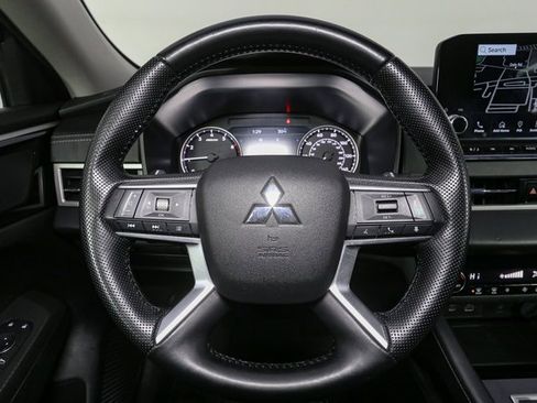 Used 2024 Mitsubishi Outlander SE image 29