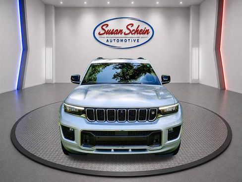 Used 2023 Jeep Grand Cherokee L Overland w/ Advanced Protech Group III AWD/4WD image 2