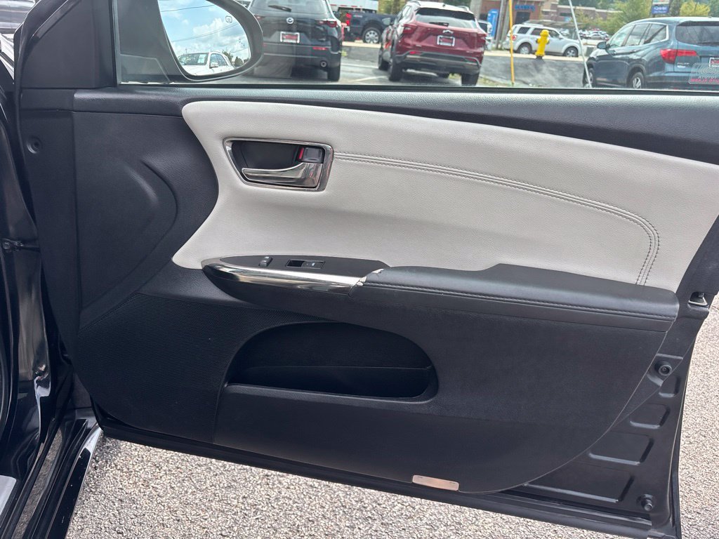 Used 2016 Toyota Avalon XLE Premium FWD image 36