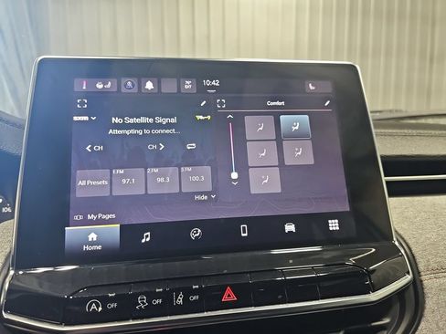 Used 2022 Jeep Compass Latitude w/ Sun and Sound Group AWD/4WD image 21