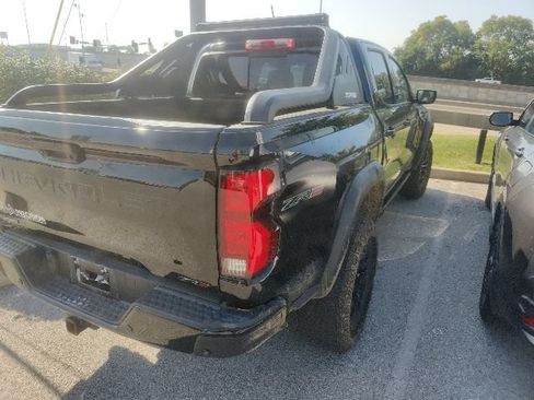 Used 2025 Chevrolet Colorado ZR2 w/ Midnight Edition AWD/4WD image 14
