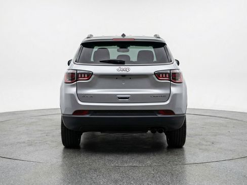 Used 2025 Jeep Compass Limited image 7