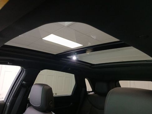 Certified 2025 Cadillac XT5 Premium Luxury w/ Technology Package AWD/4WD image 17