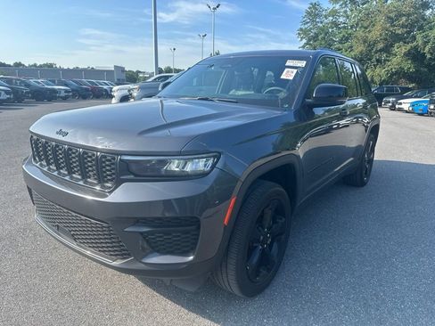 Used 2023 Jeep Grand Cherokee Altitude AWD/4WD image 1