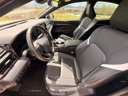 Used 2025 Toyota Camry SE AWD/4WD image 10