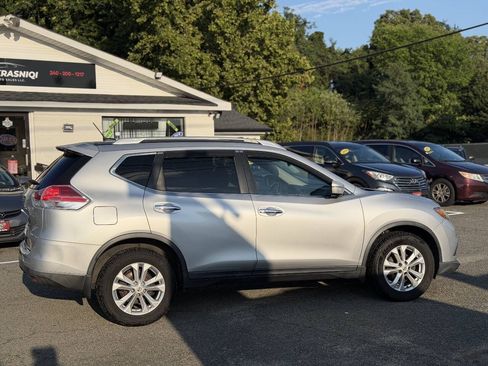 Used 2015 Nissan Rogue SV AWD/4WD image 8