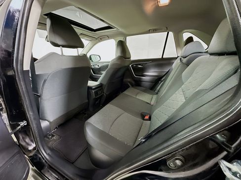 Used 2020 Toyota RAV4 XLE w/ Convenience Package AWD/4WD image 4