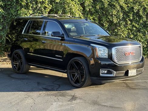 Used 2015 GMC Yukon Denali w/ Touring Package AWD/4WD image 3
