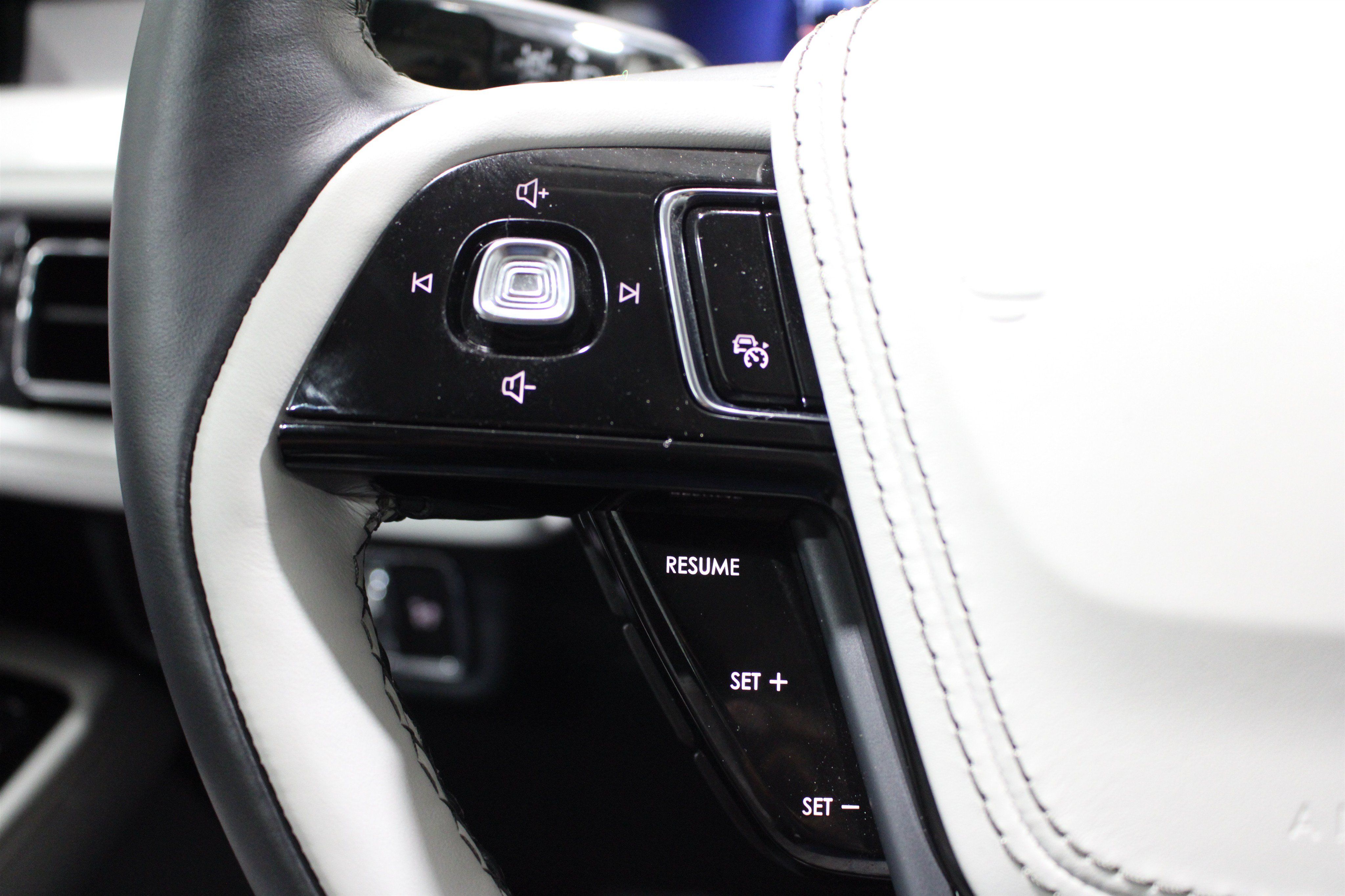 Certified 2026 Lincoln Aviator Reserve AWD/4WD image 12