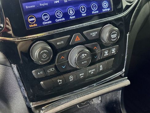 Used 2020 Jeep Grand Cherokee Altitude AWD/4WD image 26