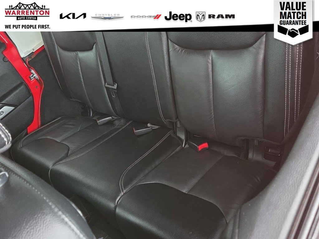 Used 2018 Jeep Wrangler Unlimited Sahara w/ Connectivity Group AWD/4WD image 11