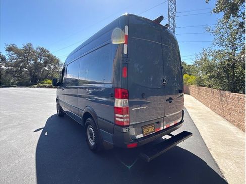 Used 2018 Mercedes-Benz Sprinter 2500 image 9