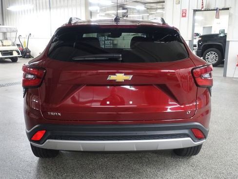 Used 2025 Chevrolet Trax LT FWD image 6