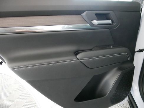 New 2026 GMC Terrain Denali w/ LPO, Black Badging Package image 17