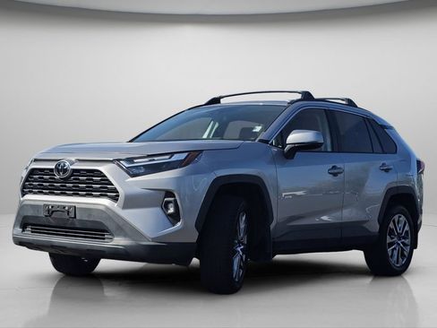 Used 2022 Toyota RAV4 XLE Premium AWD/4WD image 20