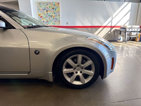 Used 2004 Nissan 350Z Enthusiast w/ Side Airbags Pkg image 34