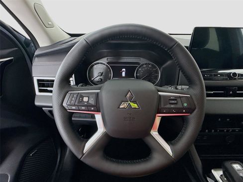 New 2026 Mitsubishi Outlander SE AWD/4WD image 11