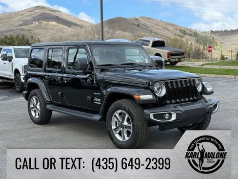 Used 2022 Jeep Wrangler Unlimited Sahara w/ LED Lighting Group AWD/4WD image 7