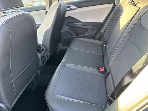 Certified 2025 Volkswagen Taos SE w/ Panoramic Sunroof Package FWD image 11