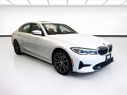 Used 2022 BMW 330i Sedan w/ Driving Assistance Package RWD image 3