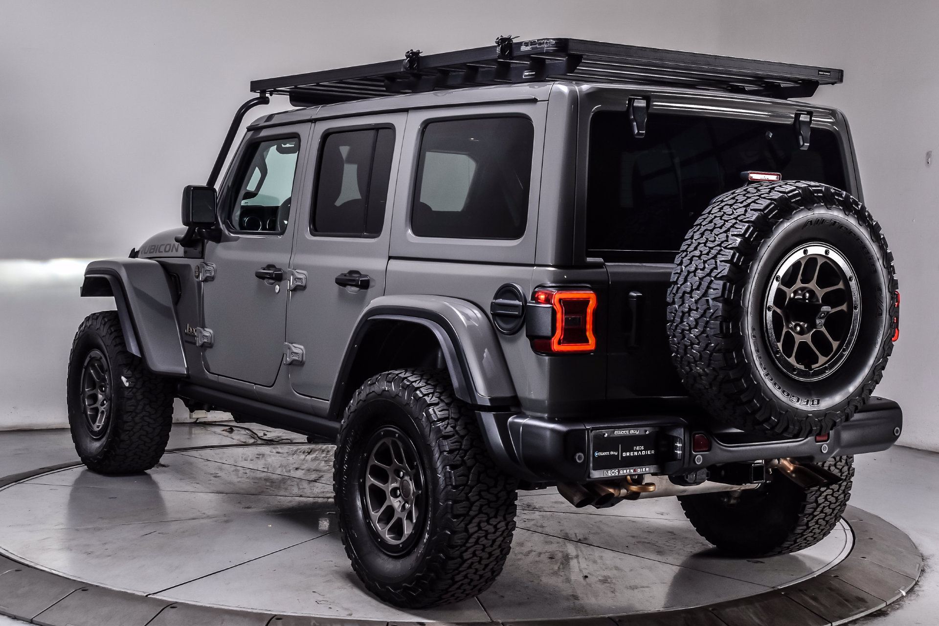 Used 2023 Jeep Wrangler Unlimited Rubicon 392 w/ Xtreme Recon 35" Tire Package AWD/4WD image 4