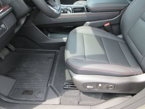 New 2026 Chevrolet Traverse Z71 w/ Driver Confidence Package AWD/4WD image 22