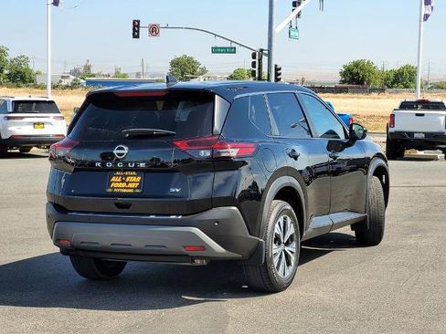 Used 2022 Nissan Rogue SV FWD image 4