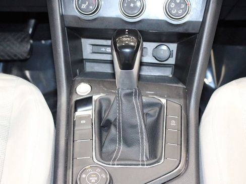 Used 2022 Volkswagen Tiguan S image 35