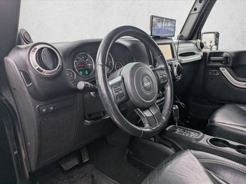 Used 2014 Jeep Wrangler Unlimited Rubicon w/ Connectivity Group image 9