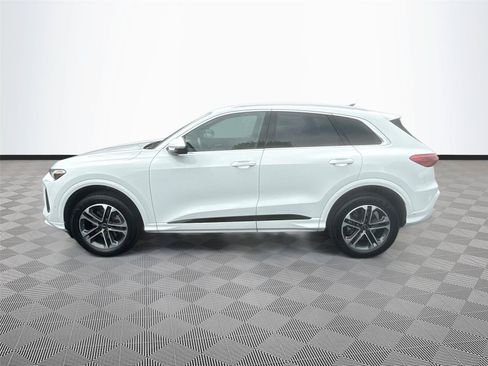 Used 2025 Audi Q5 Premium w/ Convenience Package AWD/4WD image 4