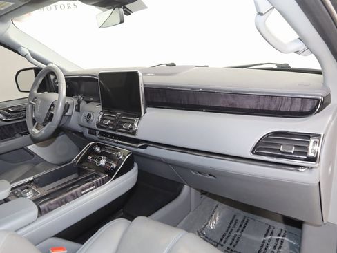 Used 2021 Lincoln Navigator L Reserve w/ Luxury Package image 48