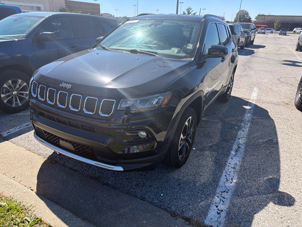 Used 2023 Jeep Compass Limited AWD/4WD image 1