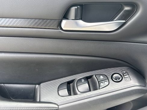 Used 2024 Nissan Altima 2.5 SV AWD/4WD image 11